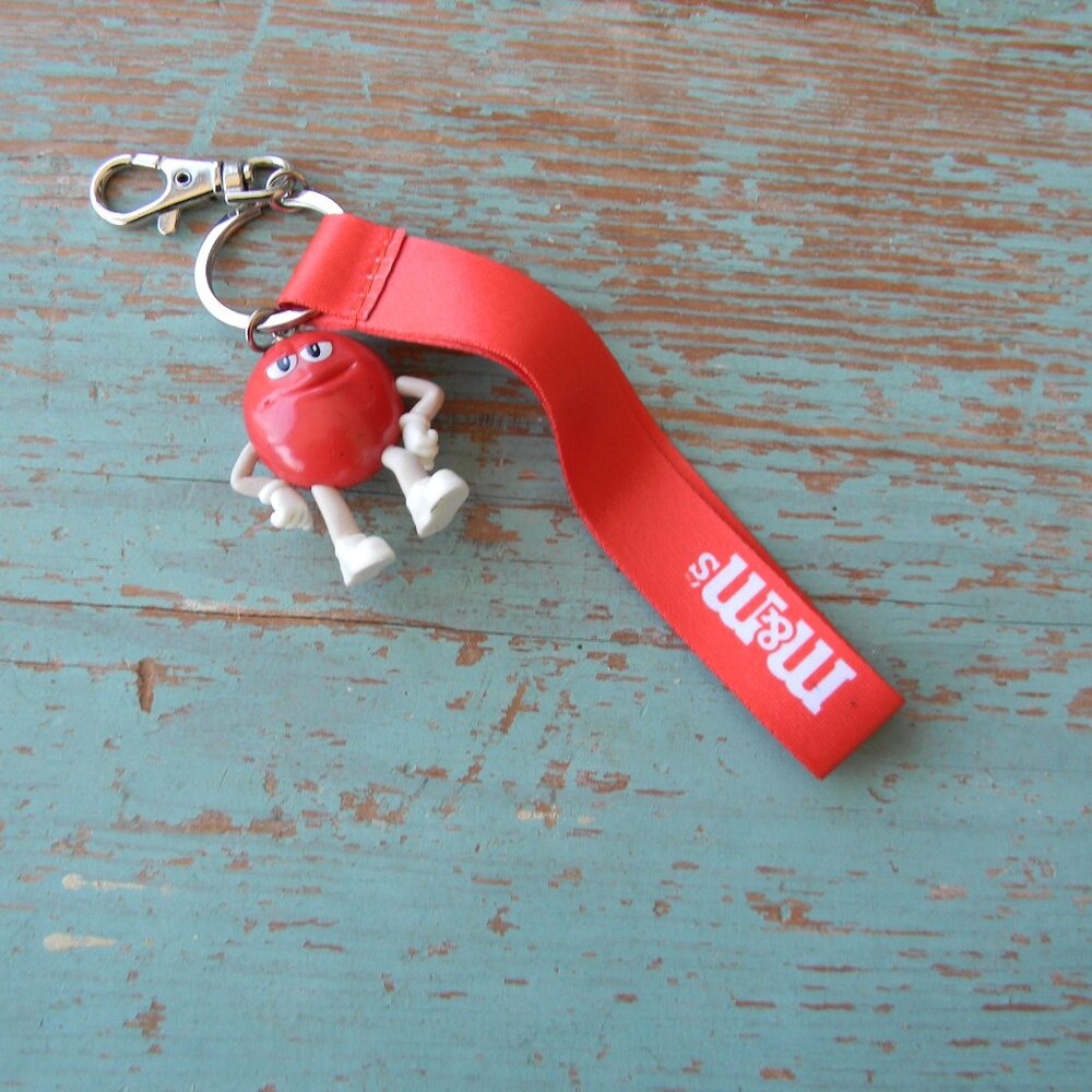 M&M'S RED KEYCHAIN W/WRISTLET STRAP